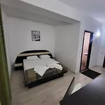 House 1 Pensjonat 2*