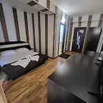 House 1 Pensjonat 2*