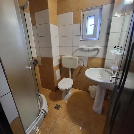 House 1 Guest house 2*