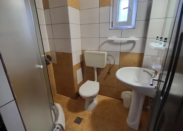 House 1 Guest house 2*